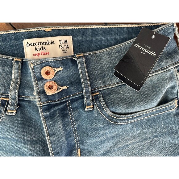 Abercrombie Kids Cropped Flare Slim Fit Medium Wash Size 13/14 NEW - Picture 11 of 11